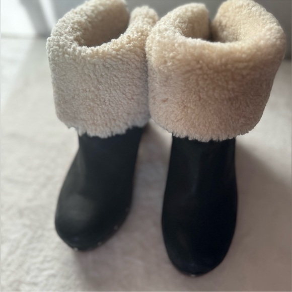 UGG Black Leather bootie, Layne, women's 8. Like new condition. - Picture 2 of 15